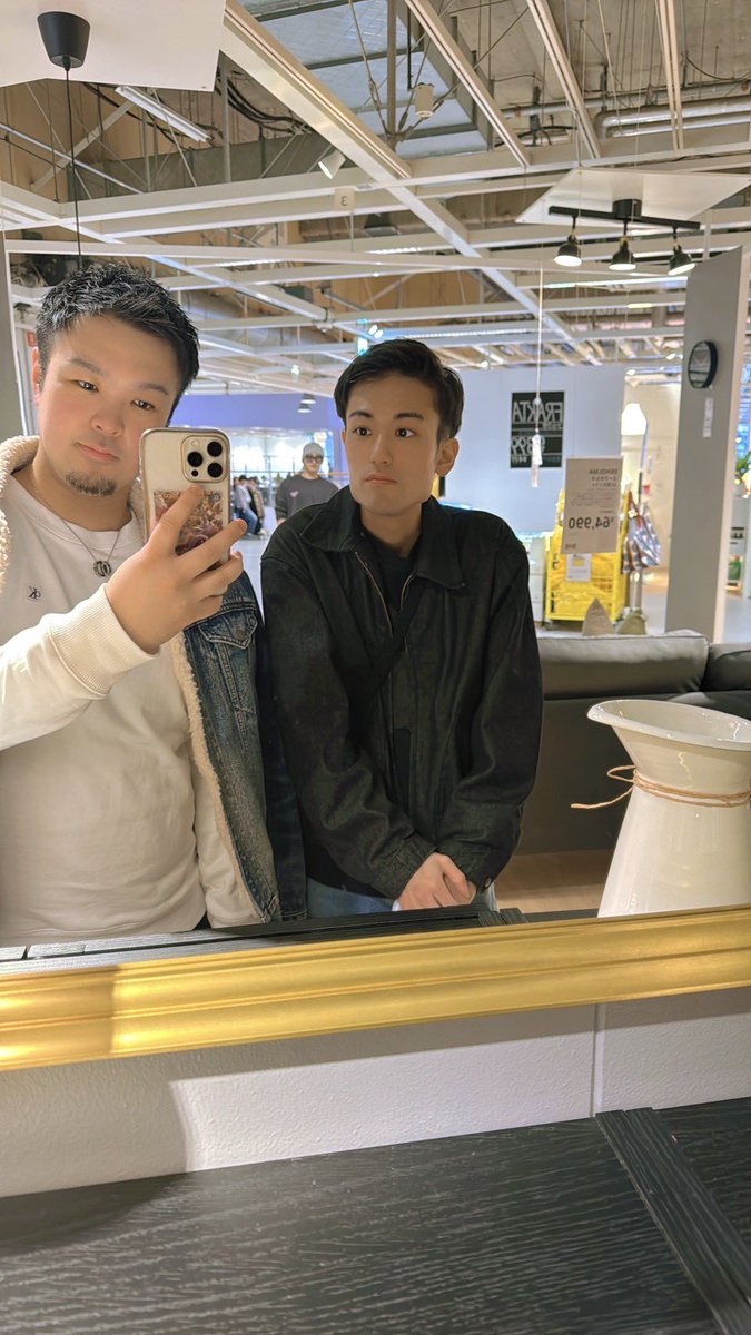 skyblue112212's tweet photo. 椅子デート！
将来一緒に同棲するときの家具も色々見て回った！ https://t.co/D1ZAMrRBZL