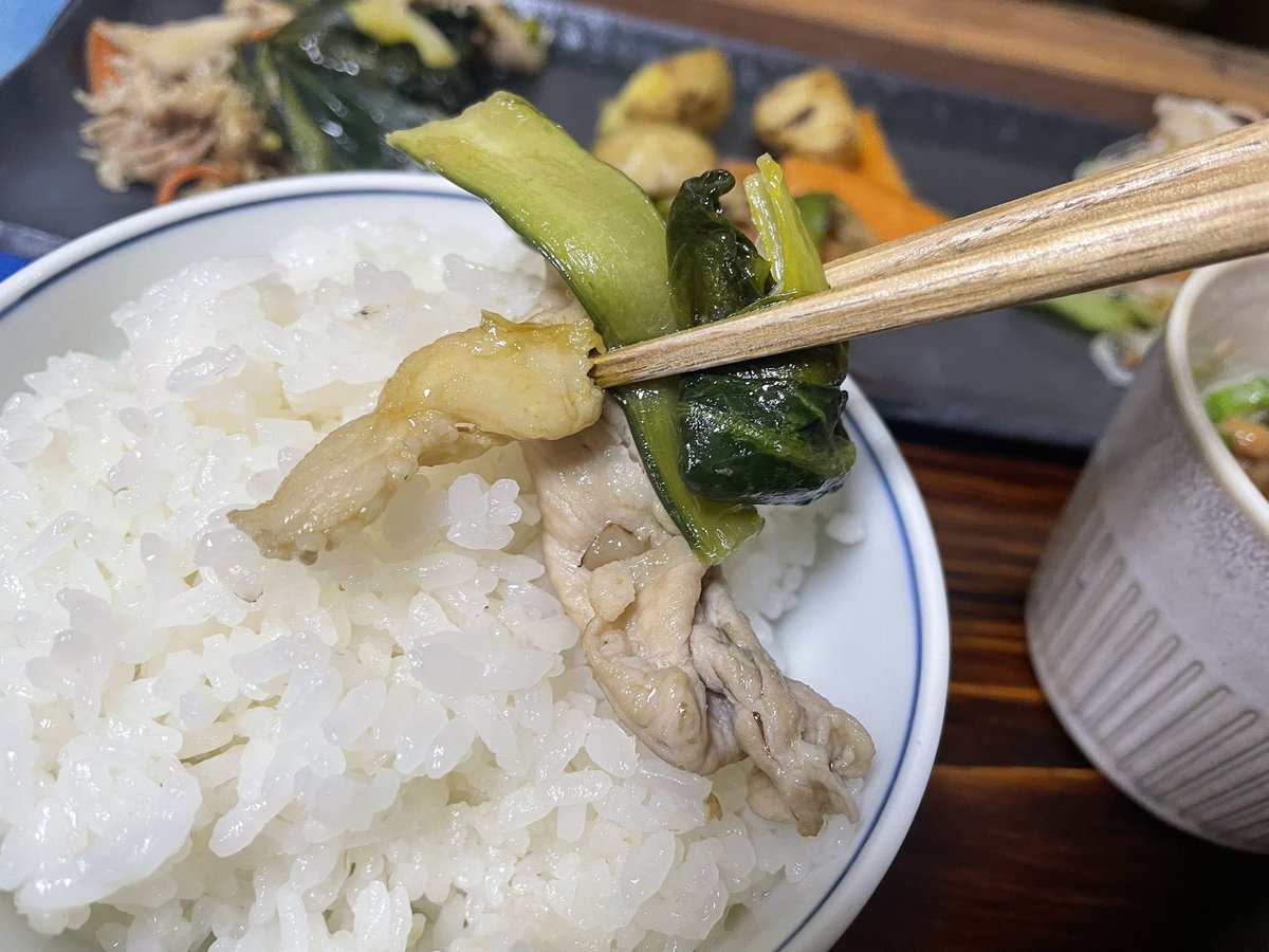 Tomo_Mrk3B01's tweet image. Ugh. It’s been swamped with work since Monday this week. However, I finally get to this happy Friday night through tough tasks🫠
No energy for cooking new dishes, yet these reheated leftovers are enough for me tonight😋
#cookingathome 
#おうちごはん 
#twinglish 
#Twitter家庭料理