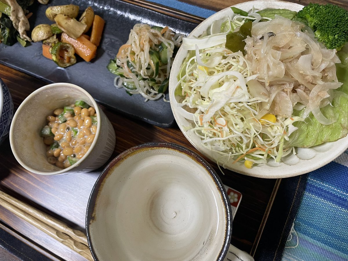 Tomo_Mrk3B01's tweet image. Ugh. It’s been swamped with work since Monday this week. However, I finally get to this happy Friday night through tough tasks🫠
No energy for cooking new dishes, yet these reheated leftovers are enough for me tonight😋
#cookingathome 
#おうちごはん 
#twinglish 
#Twitter家庭料理