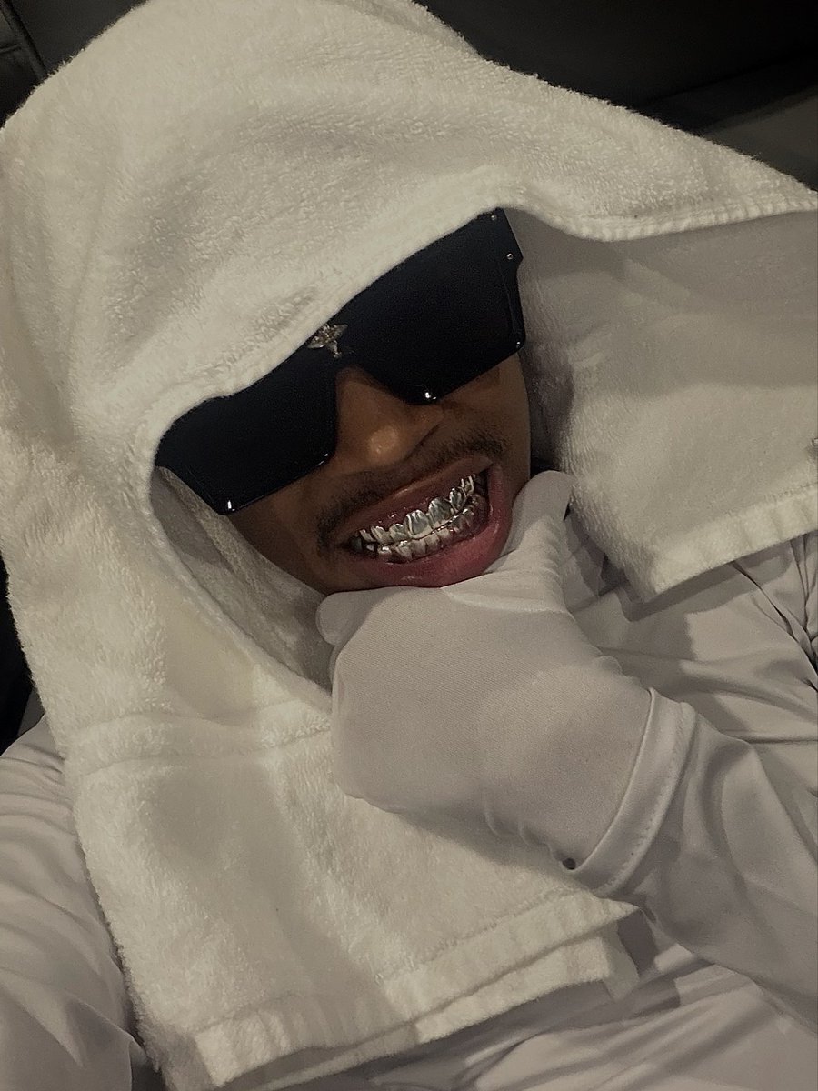 doctorpluggg's tweet photo. Æ &amp; HM out now, I don’t kno non else but middle fingers 2 da rest. 😂 https://t.co/lCfMd13Txy