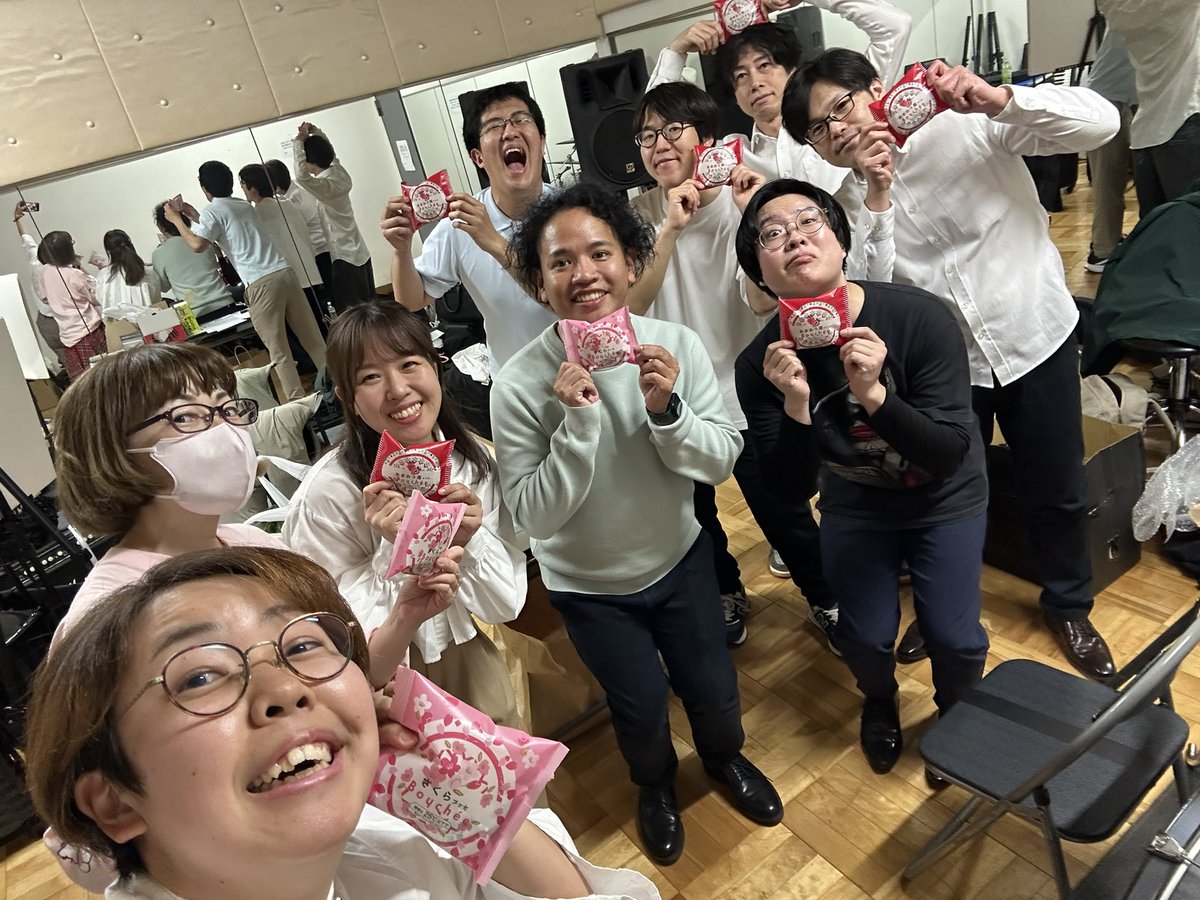 窓枠ライブありがとうございました！
芸人もお客様もパンパン！ありがない話です🙇‍♀️
来月は4月24日です！ご来場お待ちしてますぜ！
たのしかった🔥