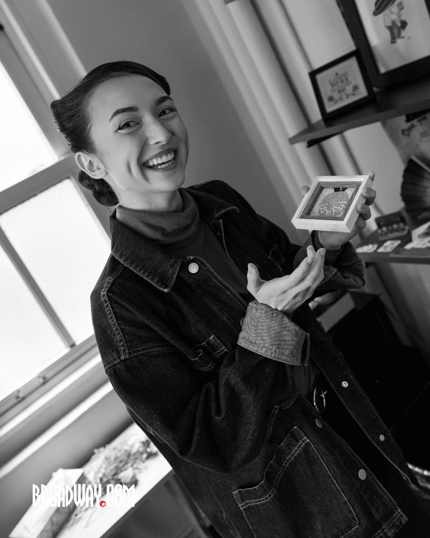 broadwaycom's tweet image. Classified photos! Take a peek into the dressing rooms of the new cast of OPERATION MINCEMEAT as they get Broadway ready.

See the full photo gallery: bit.ly/47Xrmj2 

📸: Sergio Villarini for Broadway.com

#operationmincemeat #broadway #backstage