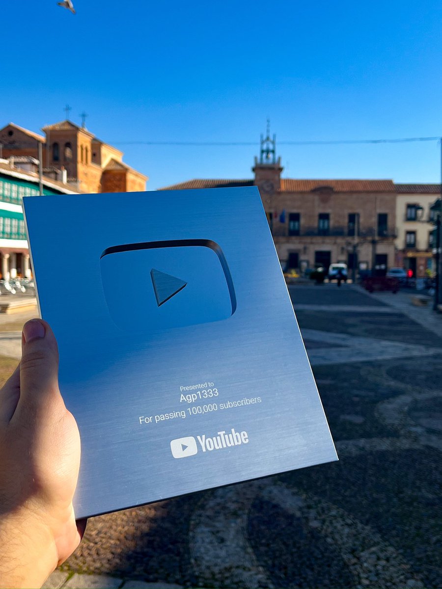 agustingarprada's tweet photo. Un añito de que conseguí la placa de los 100k suscriptores de YT, cómo pasa el tiempo y ahora somos más de 200k (lleno de calenturientos y amantes del terror) ✨🔥

Creo que todo creador compartirá esta opinión: cuando gusta lo que compartes, creas con más ilusión ❤️‍🩹 https://t.co/hRjj9YriNV