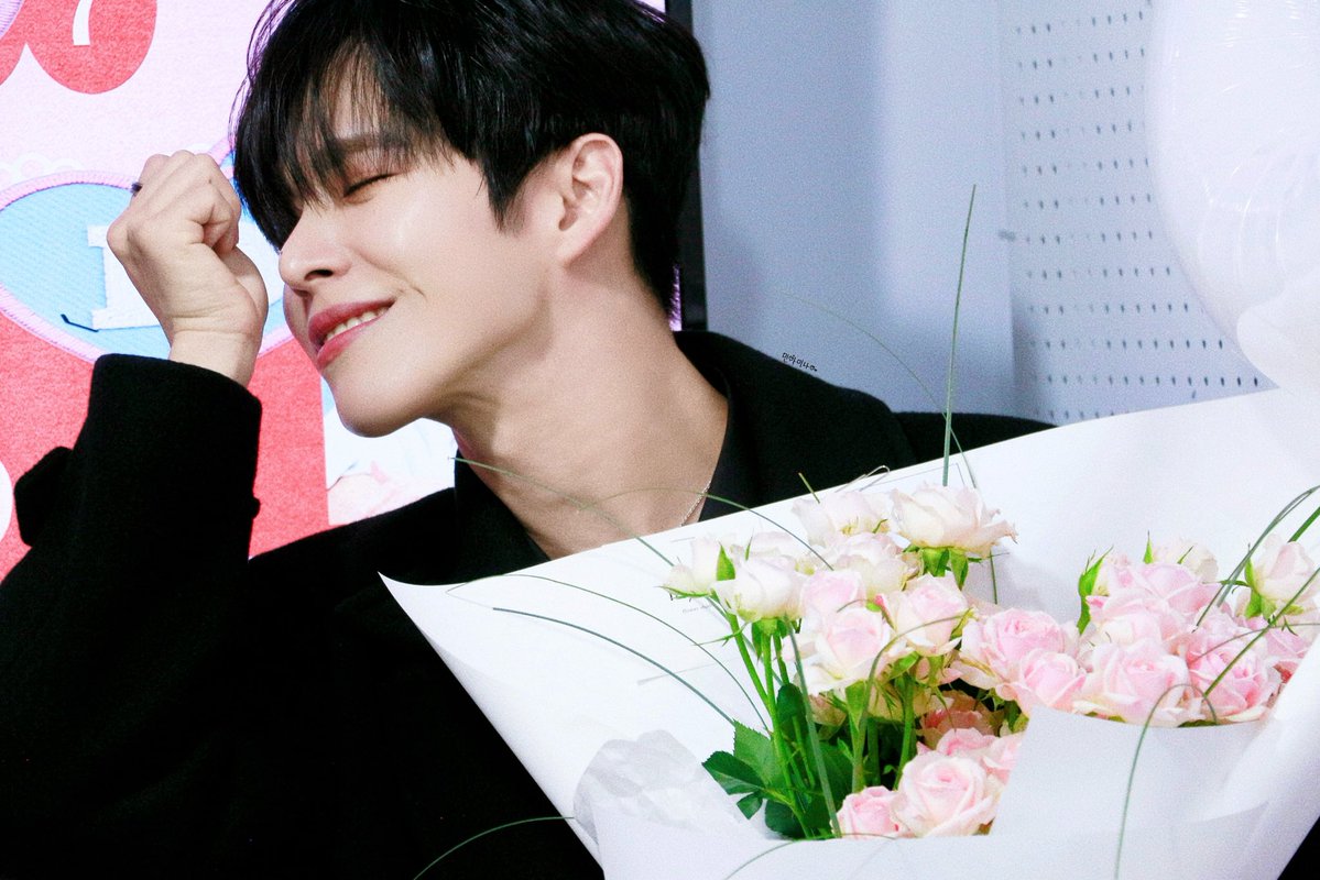 민아미나✨ tweet media