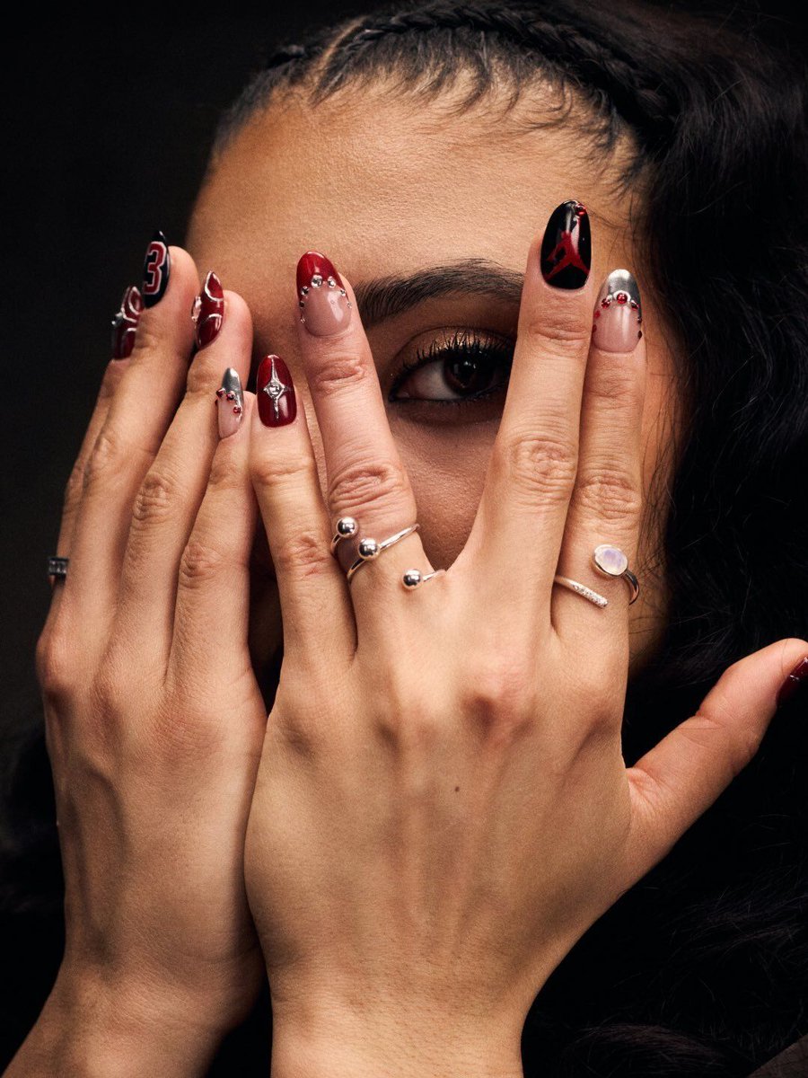 JustFreshKicks tweet media