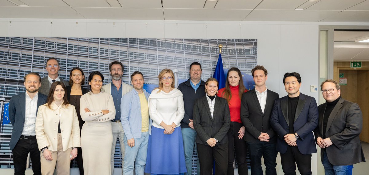 EZaharievaEU's tweet photo. Great to meet the European Startup Network! I thanked them for the support and input for the 28th regime.  We discussed the next steps towards a single EU registry and startup-friendly insolvency.  We have no more time to lose – we want to have the EU Inc. by the end of the year. https://t.co/p6OCbQBdCI