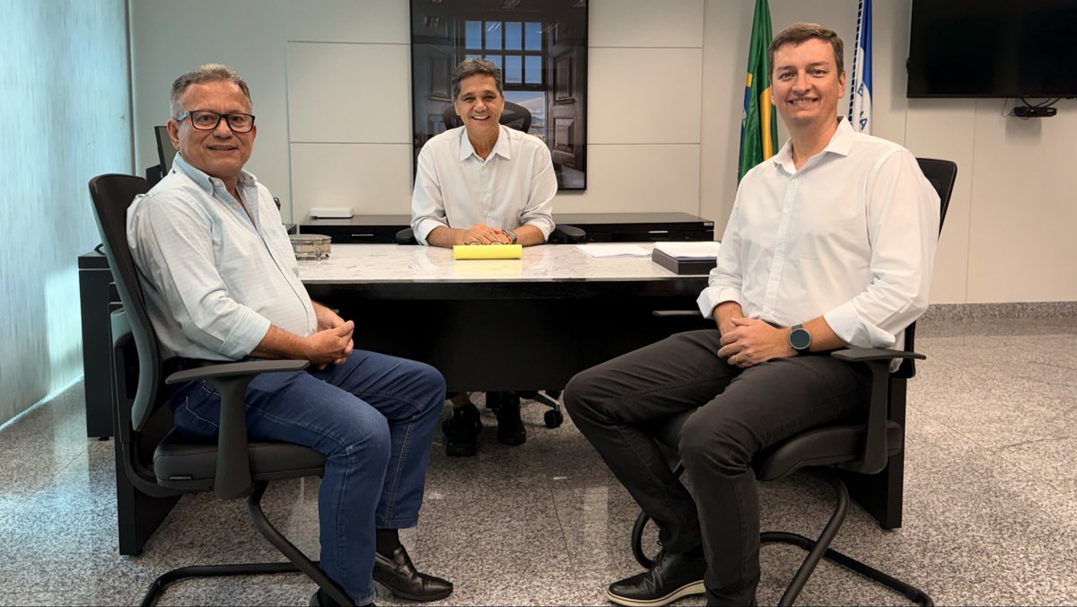 Convidei Carlos Tesch para ser o secretário de Estado da Agricultura. Servidor público de carreira, vai coordenar as políticas públicas voltadas aos agricultores e ao interior do ES. Michel segue no time. Agradeço ao secretário Enio Bergoli e desejo muito sucesso na caminhada. 👏