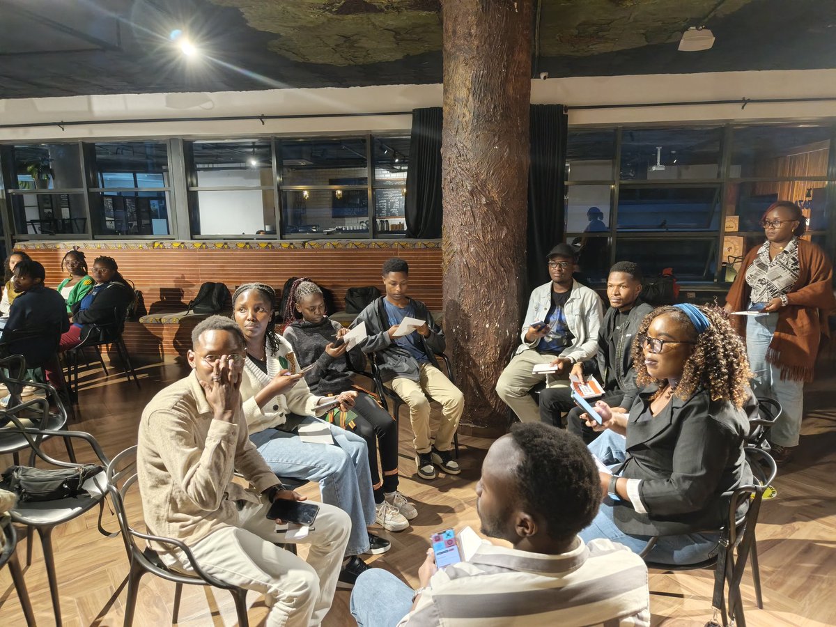 fof_nairobi's tweet photo. We're talking about two things every designer in Nairobi is thinking about right now:
β Are you switching roles or going deeper this year?
β What's filling your portfolio β freelance, NGO, startup, or personal work?
#FigmaAndFriends #FriendsOfFigmaNairobi #DesignNairobi https://t.co/6bikOdAsDc