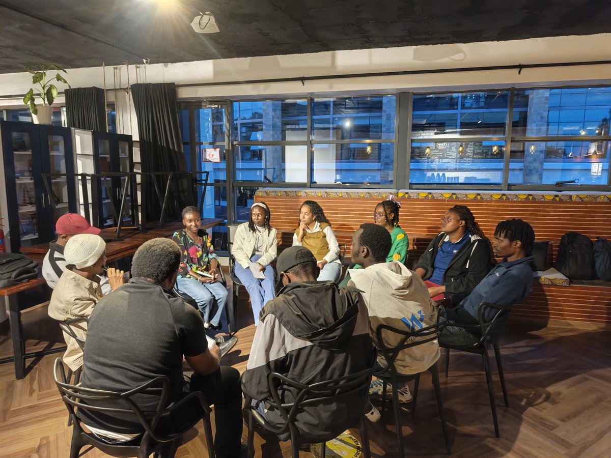 fof_nairobi's tweet photo. We're talking about two things every designer in Nairobi is thinking about right now:
β Are you switching roles or going deeper this year?
β What's filling your portfolio β freelance, NGO, startup, or personal work?
#FigmaAndFriends #FriendsOfFigmaNairobi #DesignNairobi https://t.co/6bikOdAsDc