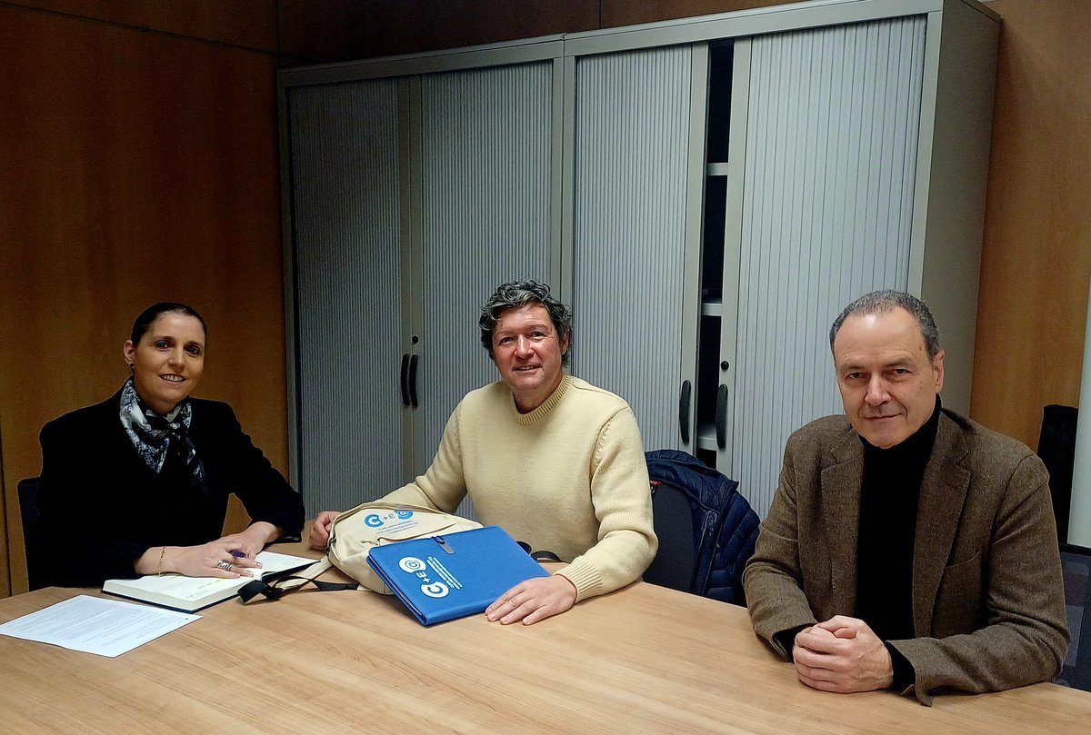 CLINIC JovenEmprend@ tweet media