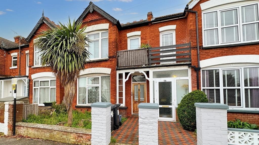 DC_Estates's tweet image. ✨Price Change
Charming 2-bed ground floor flat in Herne Bay. Share of freehold. Lounge, kitchen, 2 bedrooms, bathroom. Private rear garden. Ideal coastal living. Don't miss this opportunity!

Read more: davidclarke.co.uk/?p=200393&amp;amp;depa…

#ForSale #KentHomes