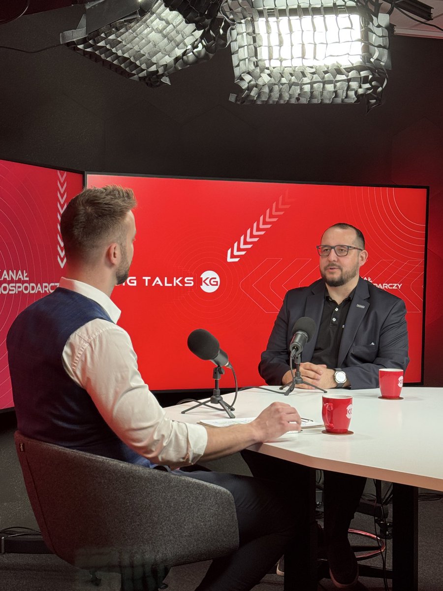 Mardoniusz's tweet image. Jeżeli myśleliście, że w dniu debiutu mamy wolne to informuję, że razem z @jj_kowalewski smażymy dla was kolejny ciekawy materiał 😉

#LoveMyJob #IR #PR #Space #GPW #Debiut #Praca #Podcast #NieMaObijania