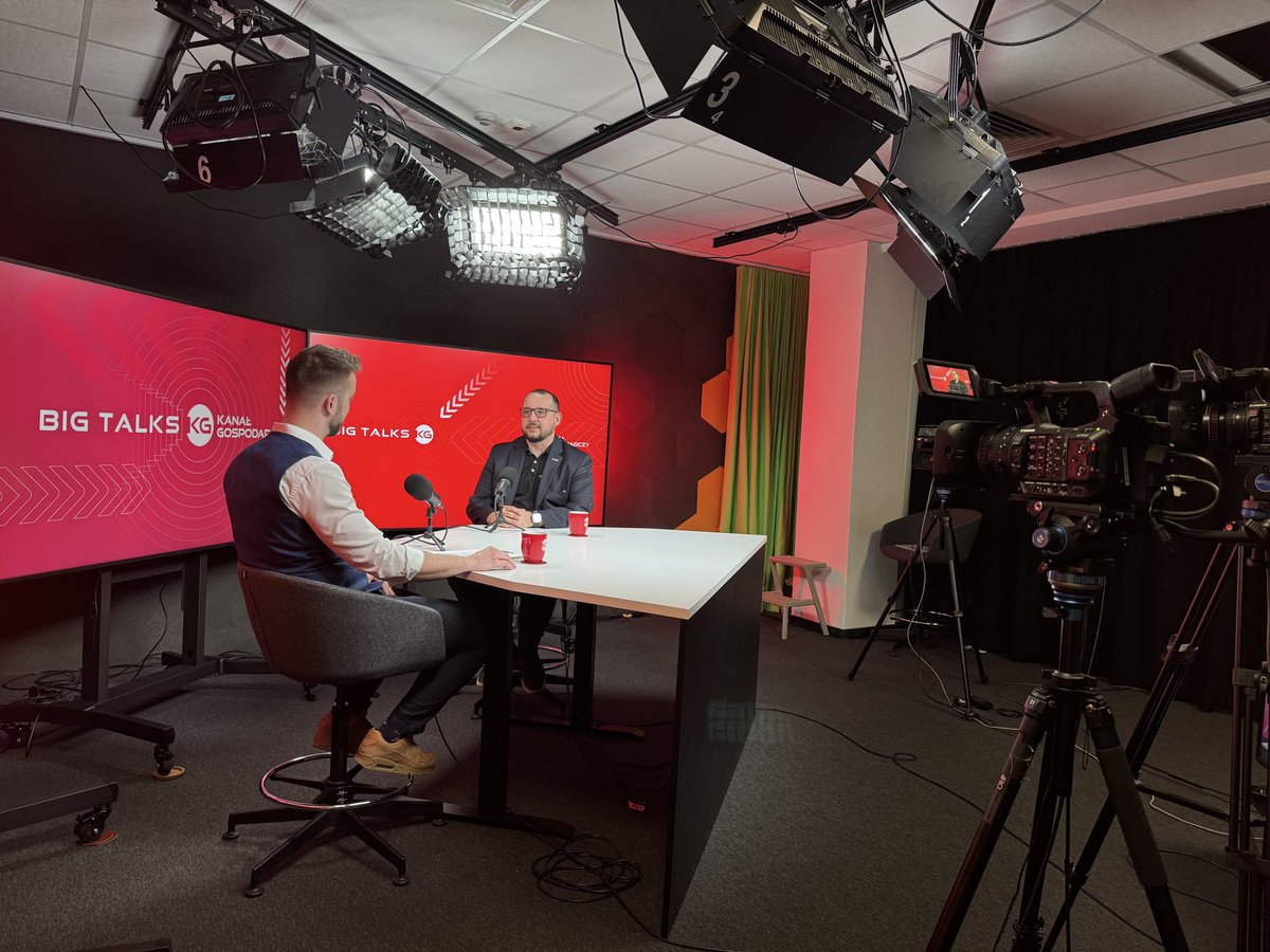 Mardoniusz's tweet image. Jeżeli myśleliście, że w dniu debiutu mamy wolne to informuję, że razem z @jj_kowalewski smażymy dla was kolejny ciekawy materiał 😉

#LoveMyJob #IR #PR #Space #GPW #Debiut #Praca #Podcast #NieMaObijania