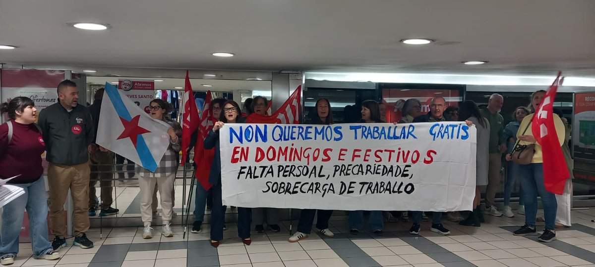 galizaCIG's tweet image. 📢Novas protestas contra a precariedade, a falta de persoal e a sobrecarga de traballo nos grandes almacéns  

👉A CIG mobilizouse este mediodía diante de #Alcampo, #IKEA e #Carrefour na #Coruña, #Vigo, #Santiago, #Lugo, #Vilagarcía e #Ferrol  

ℹ️ i.gal/mG565