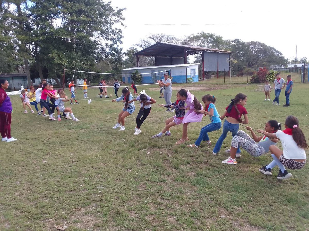 frotilletminas's tweet photo. Se preparan nuestros Pioneros desde las actividades recreativas y del movimiento de exploradores. Desde #EducaciónMinas en Palacio de Pioneros. https://t.co/EnoOr1VKfv