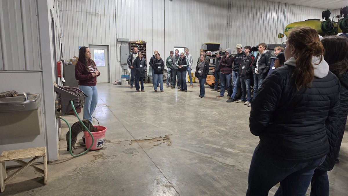 kov_pet's tweet image. @_SASES Spring meeting is on at #PurdueUniversity. Seven @SDStateCAFES students participating. Today is #TourDay to learn about Indiana agriculture. We visited two #Farmers with #Innovative approaches. Thanks to @PUAgronomyClub and @PurdueAgronomy for hosting this year.