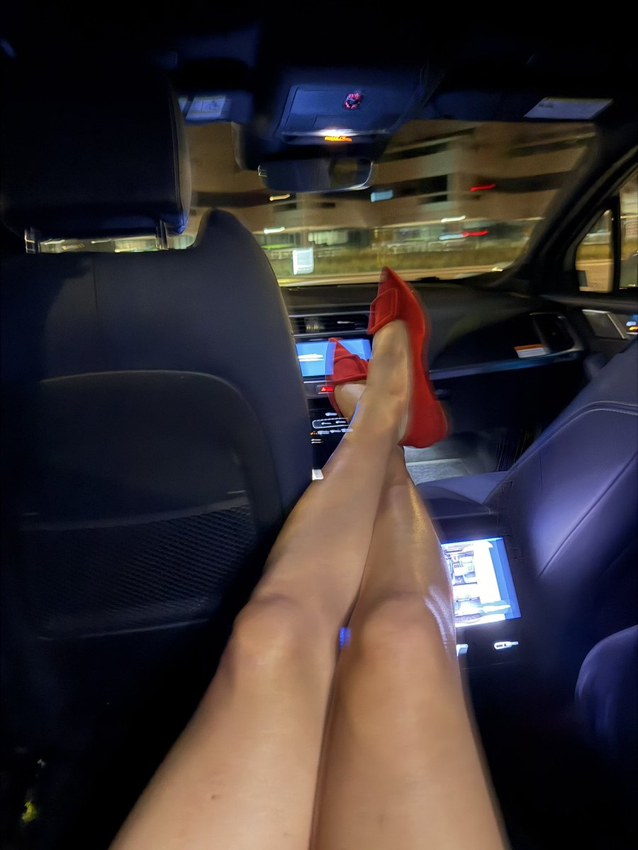 Elle Voss tweet media