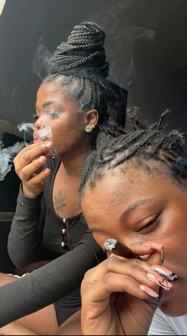 aremu✰ tweet media