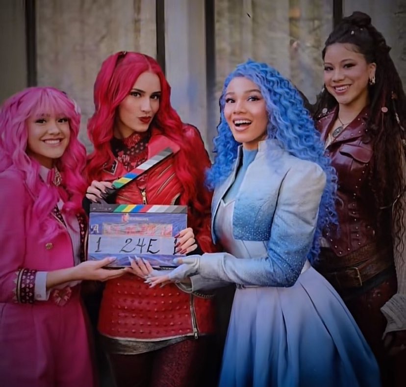 arte🧁 hazel hook's pr manager tweet media