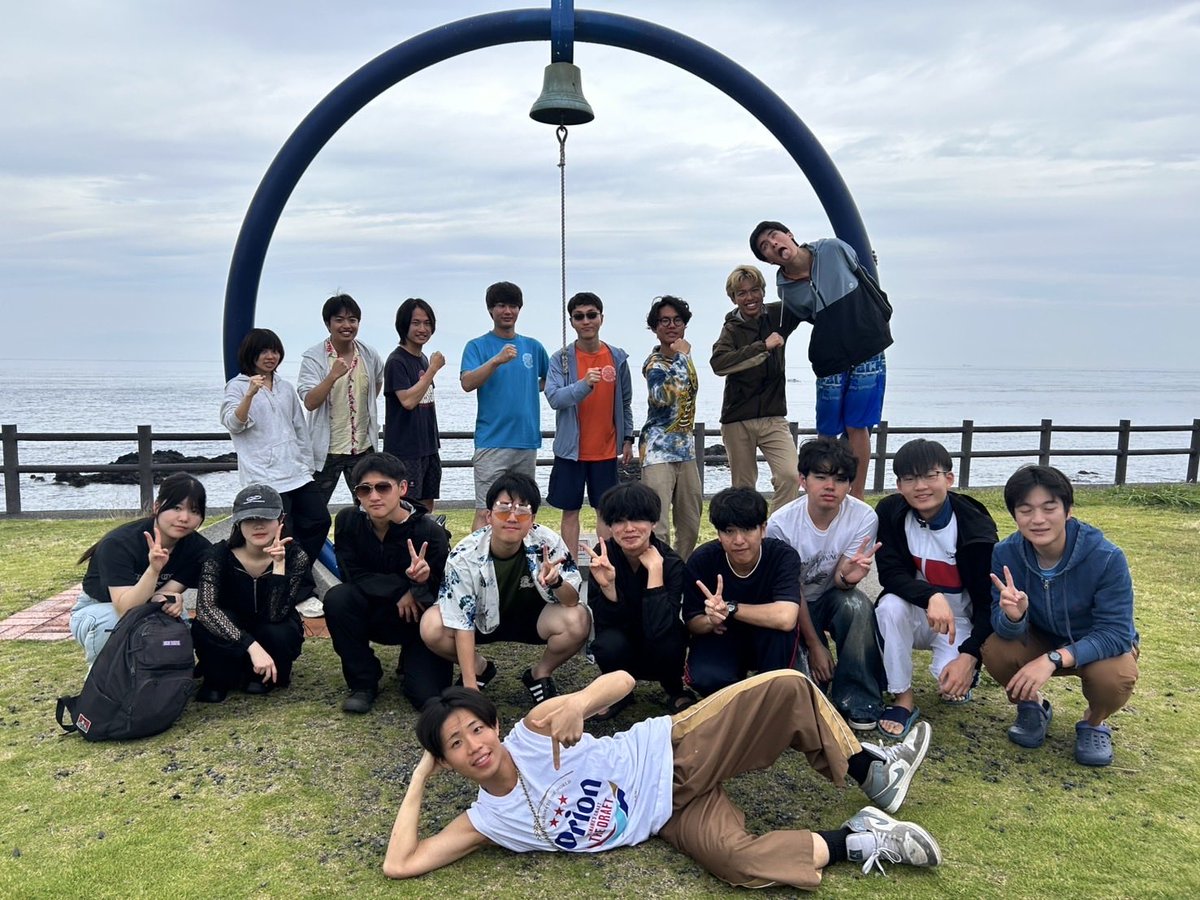 tumec1969's tweet photo. 合宿紹介第一弾！新人合宿

新人合宿は、例年5月に伊豆諸島の島で行なわれ、新入生は海での素潜りデビューを果たします🤿
夕方には島のキャンプ場に移動し、海辺でテントを張ったり、みんなで料理を作ったりと、キャンプ生活も満喫できます🏕️

興味のある方は新歓公式LINEをご登録ください🐠🐡🐟 https://t.co/PcRyrw71XR