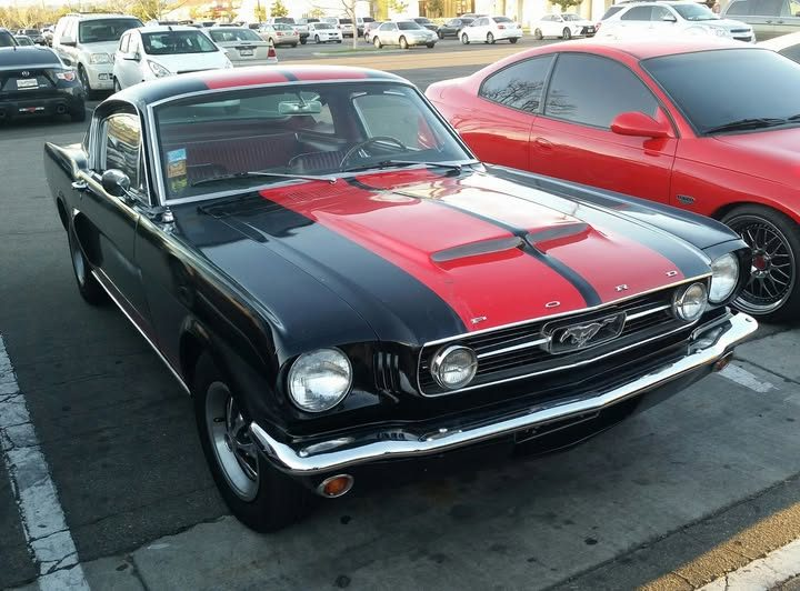 craigjackman's tweet photo. One of my favorite cars.  This photo was taken 8 years ago at a local In-N-Out. Now THIS is a Ford Mustang - classic! Just wanted to share ... https://t.co/3pJjAJtQAn