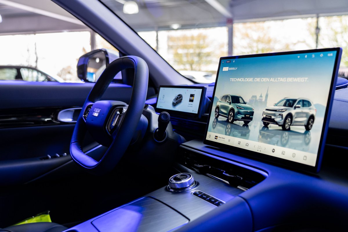 GeelyAutoGlobal's tweet photo. Global engineering. Long-term vision.
Geely Starray EM-i (Geely EX5 EM-i) and Geely E5 (Geely EX5) support Geely’s steady move into Germany, alongside the opening of the brand’s first showroom at the local.
Reliable for everyday driving.
#GeelyAuto #SeeTheWorldInFull #GeelyEurope https://t.co/nDTHR465AL