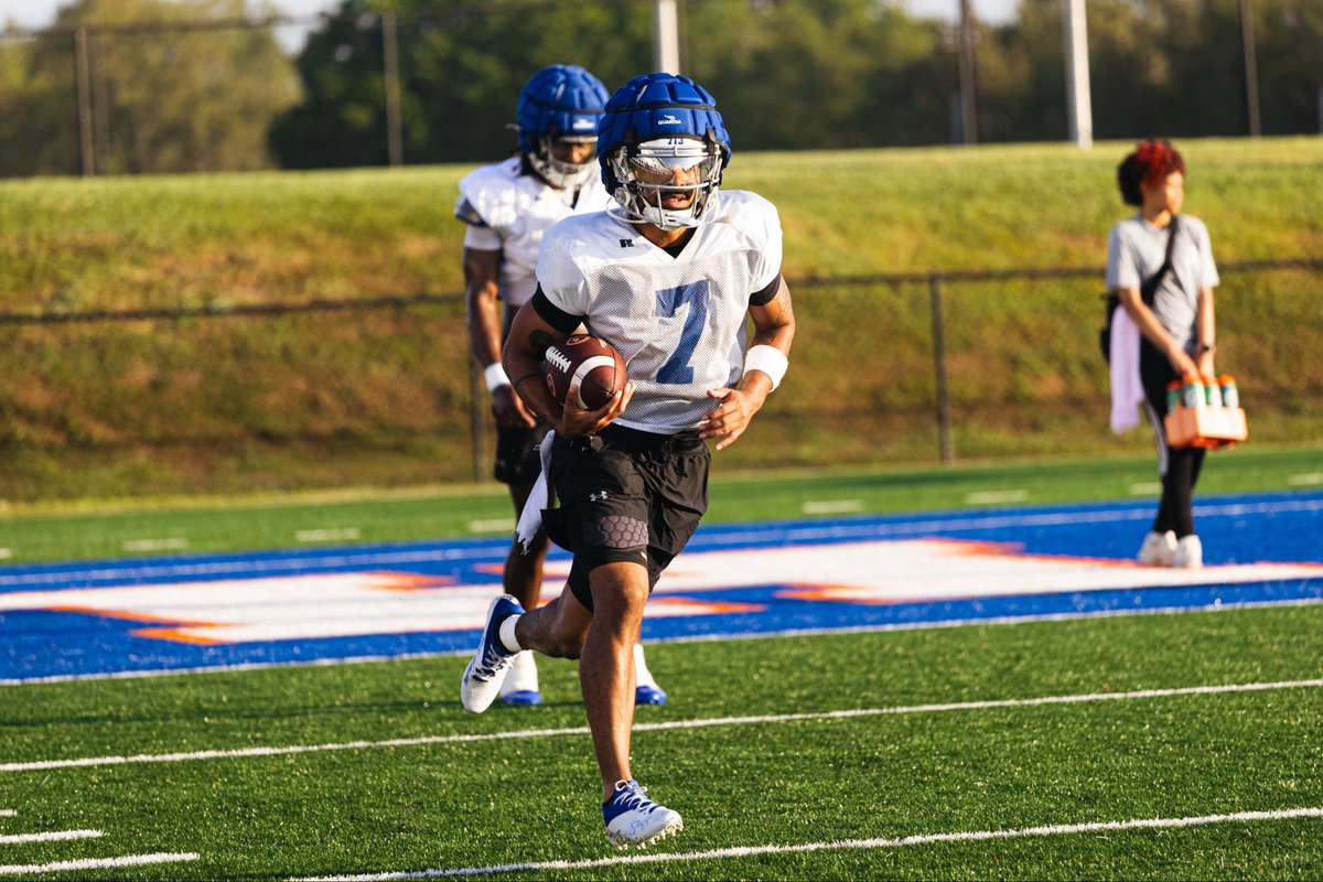 HCUFootball's tweet image. Shared Sacrifice = Shared Success.

#TheStandard | #DawgsUp