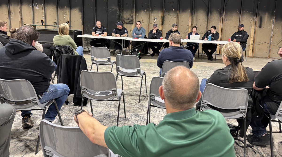 Thanks to Const. Clint Rhodenizer &amp; his HRP colleagues for working with Dartmouth #retailers to arrange today’s valuable discussion re retail #crime. The info exchange is valuable as we all work to combat this crime &amp; protect employees <a href="/RetailCouncil/">Retail Council of Canada</a> <a href="/HfxRegPolice/">Halifax_Police</a>