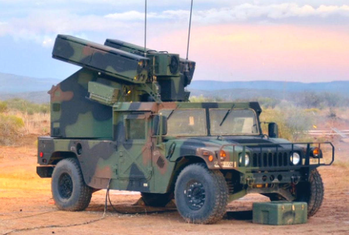 Krieg2026's tweet photo. #Iran #Israel #Irak #Palestine
#Houthies #Kuwait
A large number of short-range Avenger anti-aircraft missile systems were transported from McDill Air Base in the USA and sent to the Middle East by planes and ships from various bases.
The US usually uses them to protect bases and troops participating in offensive operations. Likely, they will use them as protection against drones
These Humvee-mounted Stinger units are built to counter drones and low-flying threats, providing fast, low-cost defense.
- Some commentators note, that In Ukraine they didn't perform well against drones