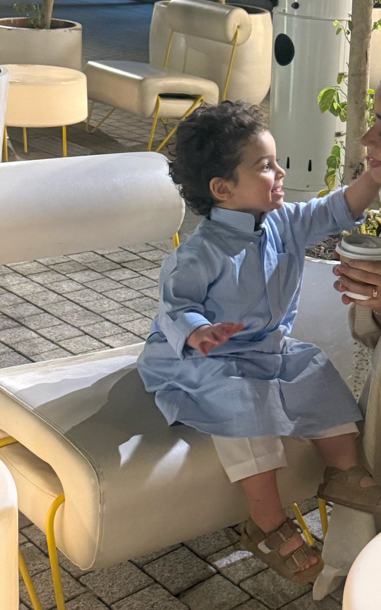 kalattar23's tweet photo. لقيت الحب شي أكبر من إني آخذ أنفاسـي🩵 https://t.co/rjJXNGhnRF