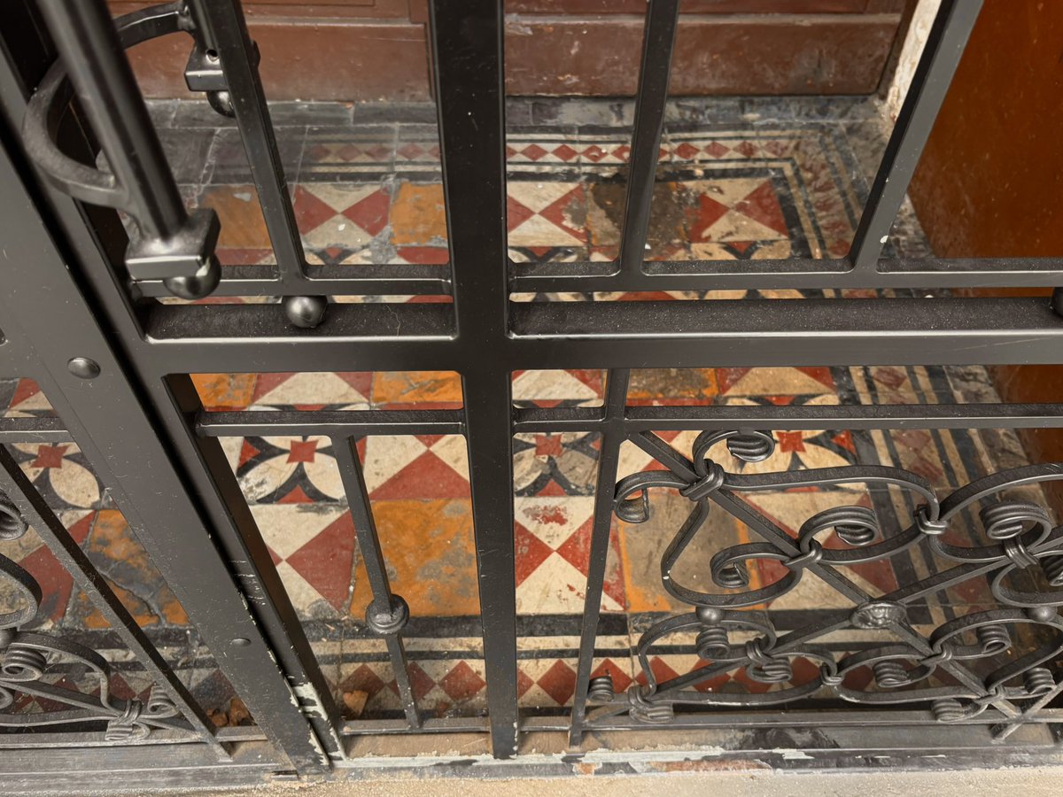 𝓅𝑜𝓁𝓁𝓎 tweet media