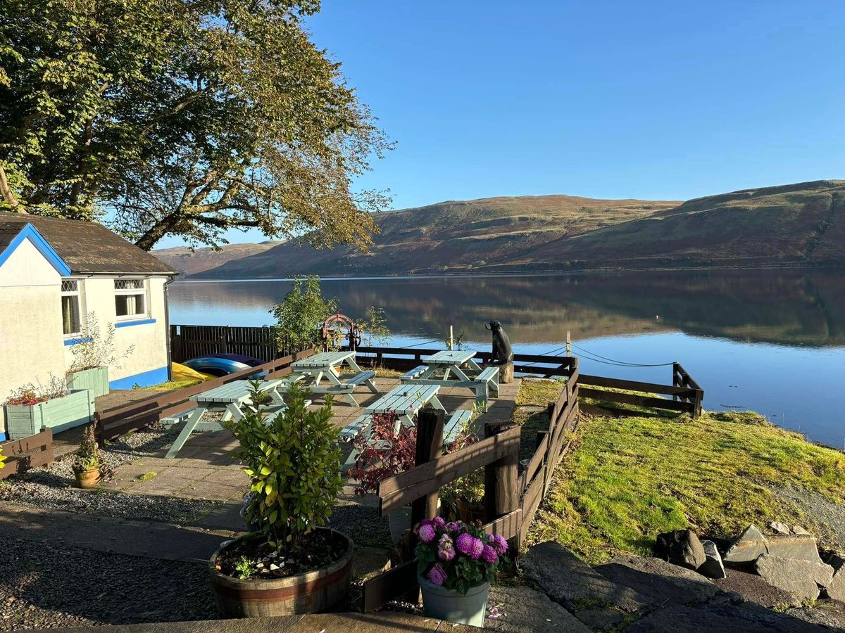 WeAcceptPets's tweet image. 🌄 The Old Inn 🌄

The Old Inn boasts spectacular views across the loch towards the stunning Cuillin Hills, with a shore-hugging patio that allows guests to truly take in the scenery. 🌊

Accepts 🐶 
weacceptpets.co.uk/IsleofSkye/5024

#TheOldInn #Accommodation #WarmWelcome #DogFriendly