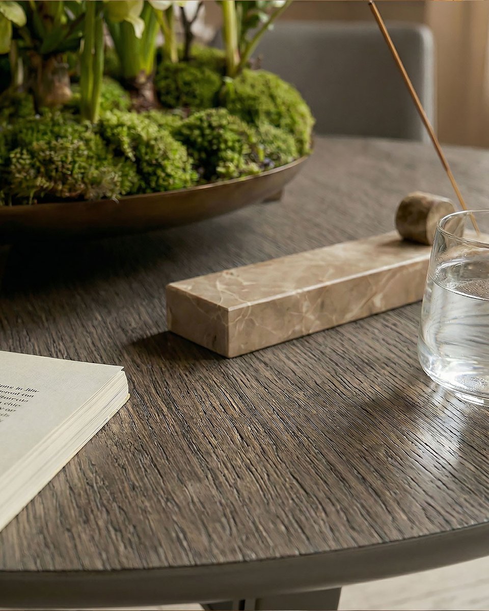 LivareaBerlin's tweet image. Wochenende in Sicht!
Zeit für gute Gespräche, fantastisches Essen und einen vollen Tisch.
Unser Setup für das perfekte Weekend-Dinner: Der runde Livitalia Iron Esstisch und die bequemen Eva Stühle.

livarea.de/livitalia-iron…
#Esszimmer #Livitalia #Designmöbel #Livarea #Dinnerparty