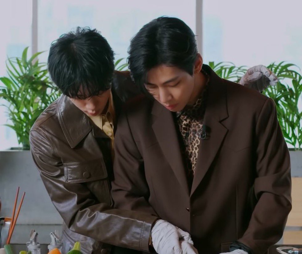 toe socks 🪭 tweet media