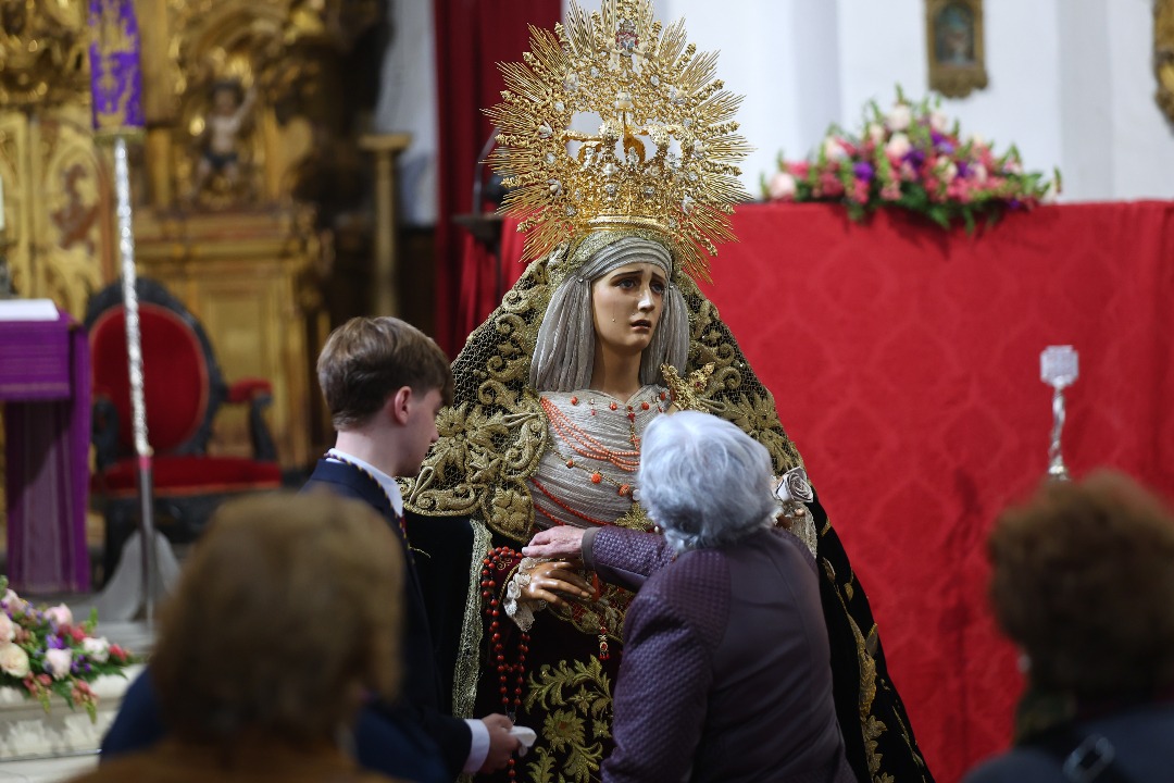 NazarenodeCadiz's tweet photo. 📅 Hoy, Viernes de Dolores

💜 Continuamos con la jornada de tarde del besamanos a María Santísima de los Dolores

🕰️ 17:00 a 22:00
📍 Iglesia Conventual de Santa María

Una tarde para acercarse a Ella… y dejarse encontrar. ✝️ https://t.co/8pEemFwzEW