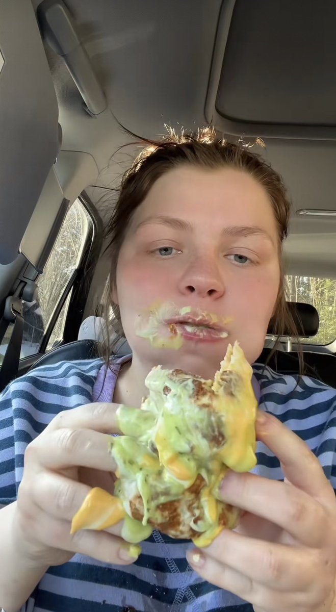 𝘢𝘯𝘢 ‧°𓏲ּ𝄢 tweet media