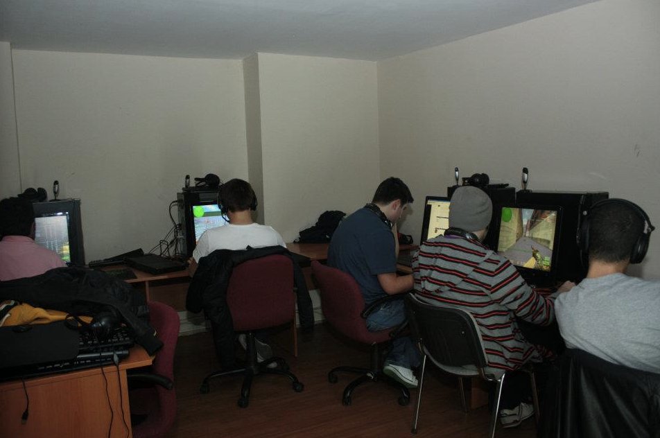 ramazqnk's tweet photo. kardeşim orası internet kahvemi? https://t.co/Ql1MZCFICn