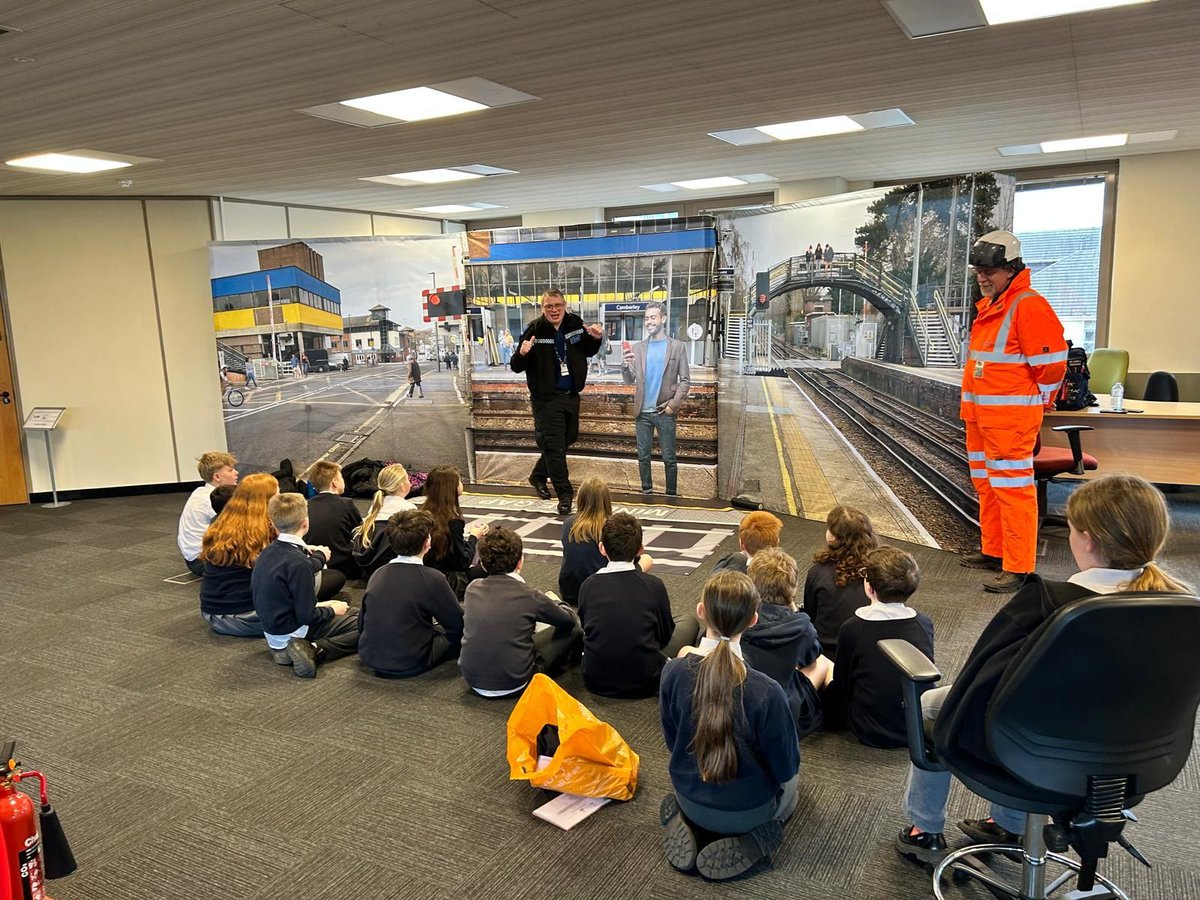 Hook Junior School tweet media