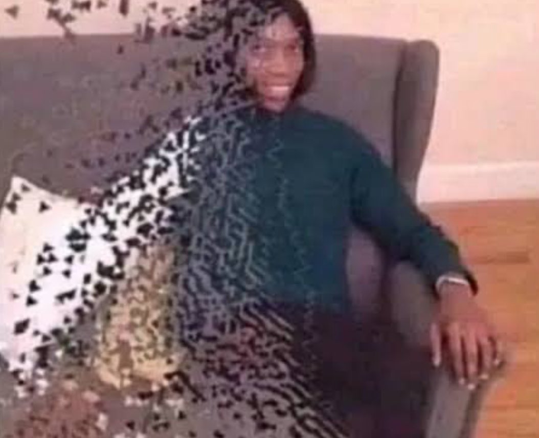 Miss.ayo.artss tweet media