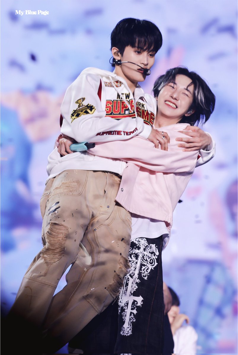 ᴍy ʙʟᴜᴇ ᴩᴀɢᴇ tweet media