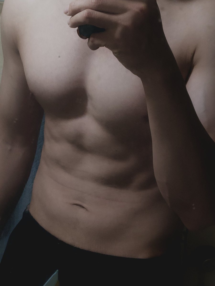 YOEATTOOMUCH tweet media