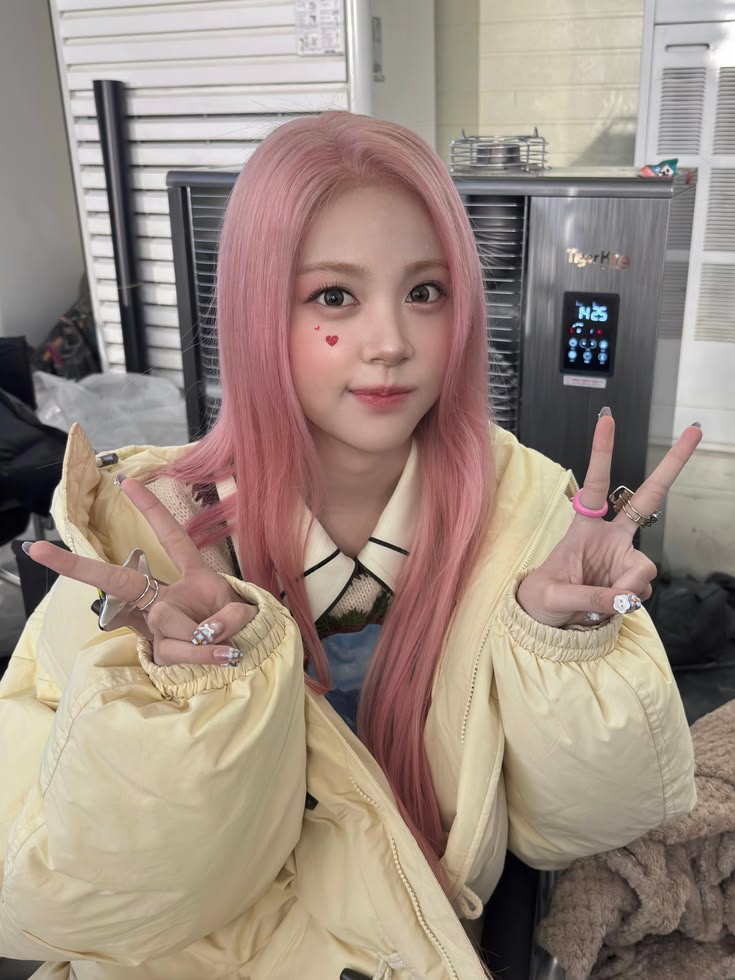 slvyaaaaa's tweet photo. Happy birthday, our sunshine, reumenpink!!!
Thank you for coming into my life saat semuanya lagi chaotic 🥹
I hope you’re always surrounded by happiness and good things 🤍 

OUR BALI GIRL TURNS 20
#햇살공주카르멘의날
#SunshineCarmenDay https://t.co/8MNYjXNajM