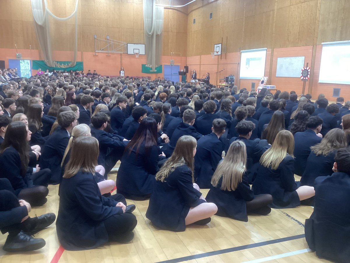WoodroffeSchool's tweet image. Just over 1000 of us came together for whole school assembly today, what a lovely way to end the Spring Term.

Congratulations Woodroffe on a fabulous term.

#school 
#schoollife 
#celebrate