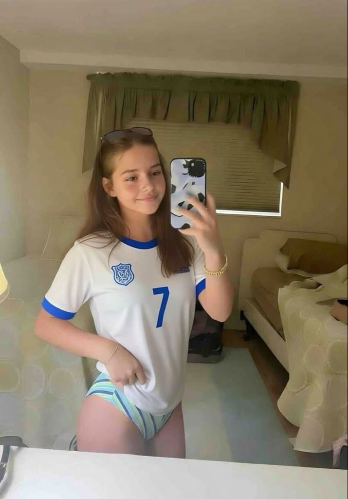 madslovsss's tweet photo. say hi if i can send you the full pic (serious) 🤭 https://t.co/60hXn4Cbjx