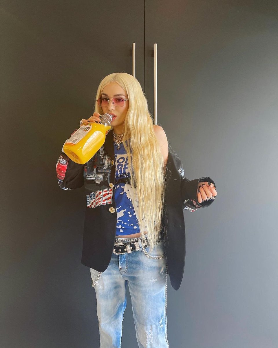 Info Ava Max tweet media