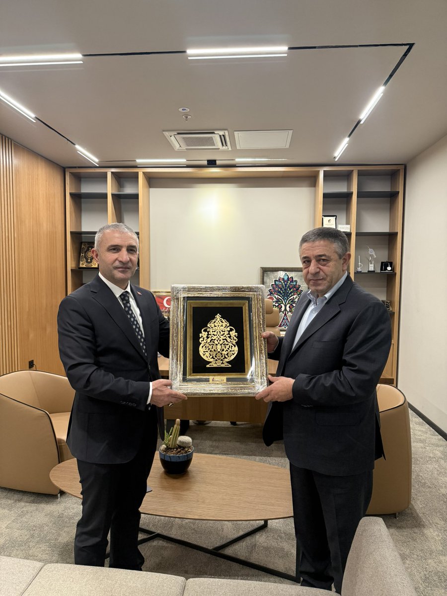 Cumhurbaşkanlığı Yerel Yönetim ve Afet Politikaları Kurulu Üyesi kıymetli ağabeyim Sayın Tuna Koç’u çalışma ofisinde ziyaret ettik.

Deprem risk kuşağında yer alan ülkemizde, yerel yönetimlerin kentsel dönüşüm ve konut politikalarındaki kritik rolü üzerine verimli bir istişare