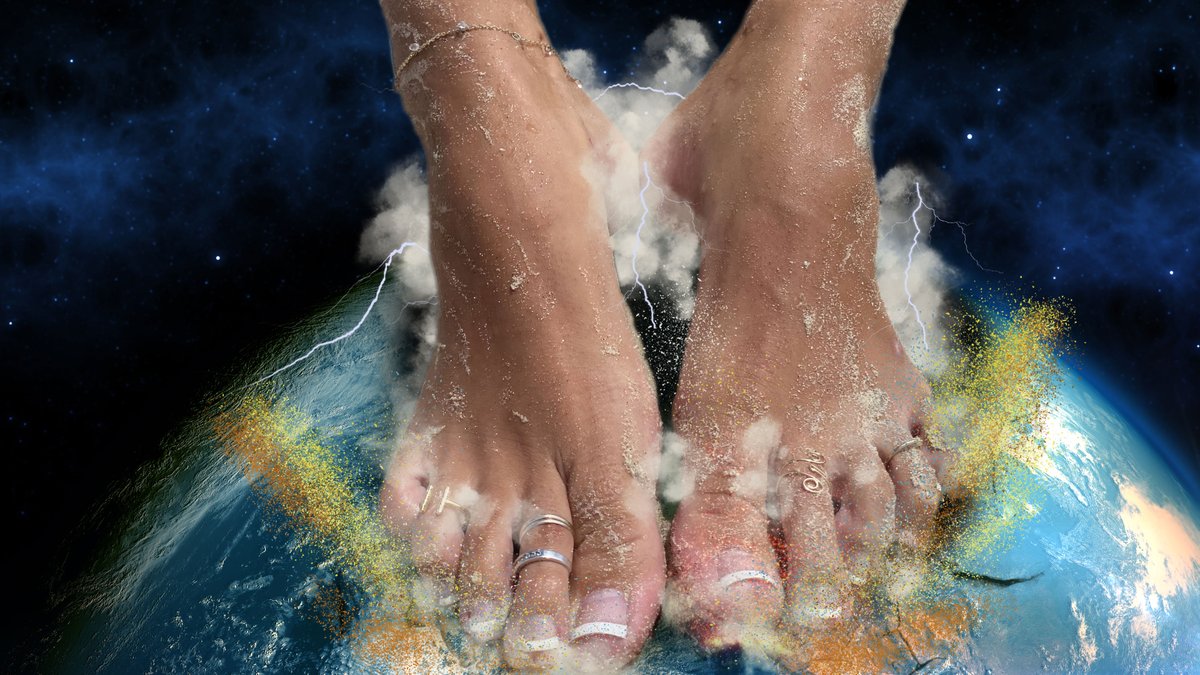 Giantess Tales tweet media