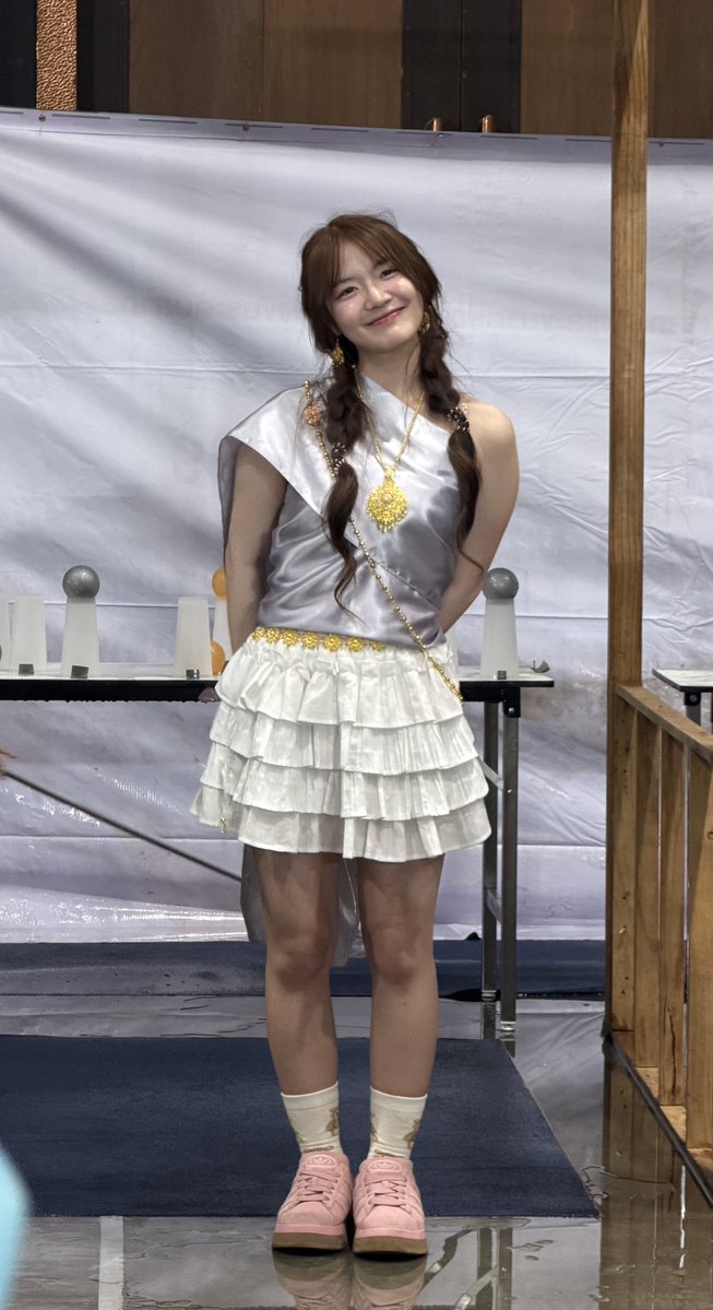 เป็นติ่งทุกวง(การ)ต้องทนหน่อยน้อง tweet media