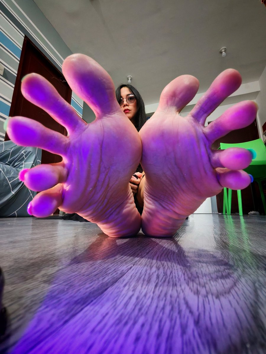 Feet Selector tweet media