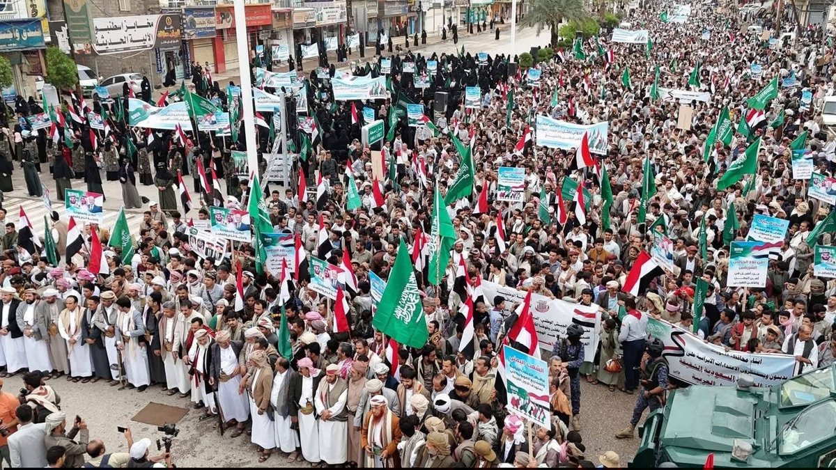 M_abdu123's tweet photo. #صور من الوقفة الشعبية اليوم الجمعة في مدينة مأرب للتنديد بالهجمات الإيرانية على المملكة العربية #السعودية والدول العربية.
#مأرب 
#msü2026 #پاکستان https://t.co/m676n5GJyd